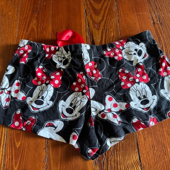 #88 Women’s EUC Disney Black and Red Minnie Mouse Lounge PJ pajama Shorts small - Picture 3 of 3